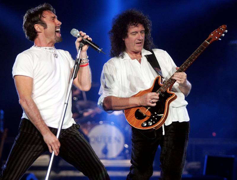Paul Rodgers og Brian May på konsert med Queen i 2005.