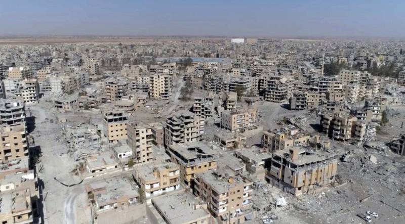 En video tatt fra en drone viser ødelagte bygninger i Raqqa. Bildet ble tatt torsdag, to dager etter at opprørsalliansen SDF kunngjorde at IS var fordrevet fra byen.