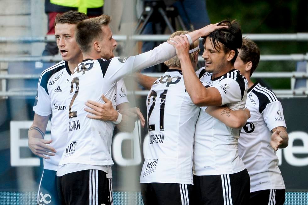 Stefano Vecchia (til høyre) satte inn 1-0 til Rosenborg på lekkert vis mot Viking søndag. Foto: Carina Johansen / NTB