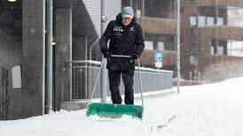 Store snømasser fyller banen i Haugesund foran eliteseriedramaet