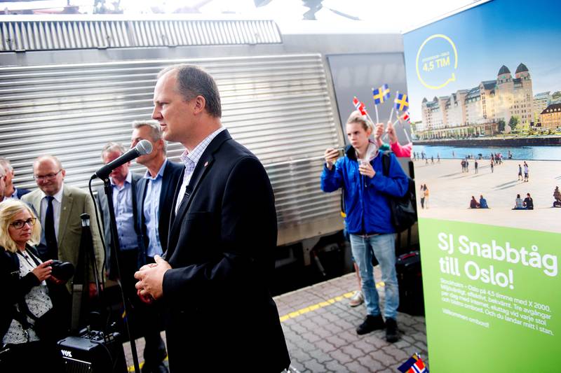 Samferdselsminister Ketil Solvik-Olsen (Frp) var selv til stede da hurtigtoglinjen mellom Stockholm og Oslo åpnet.