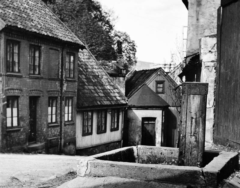 Døden lå i drikkevannet. Vannpost i Damstredet på Hammersborg i 1952, 100 år etter den fryktede koleraepidemien i 1853, som ble spredt fra Rikshospitalets vannledning fra Hammersborg og til byen og forstedene.