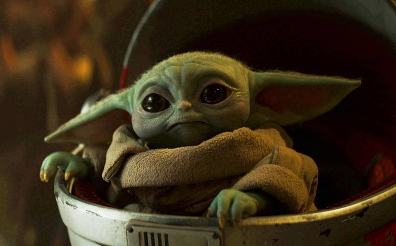 Figuren kjent som baby-Yoda, skapte et folkekrav på nett fra unge og gamle (!) fans om en Yoda-dukke de kunne ta med seg hjem i fjor... Foto: Disney+/Ap