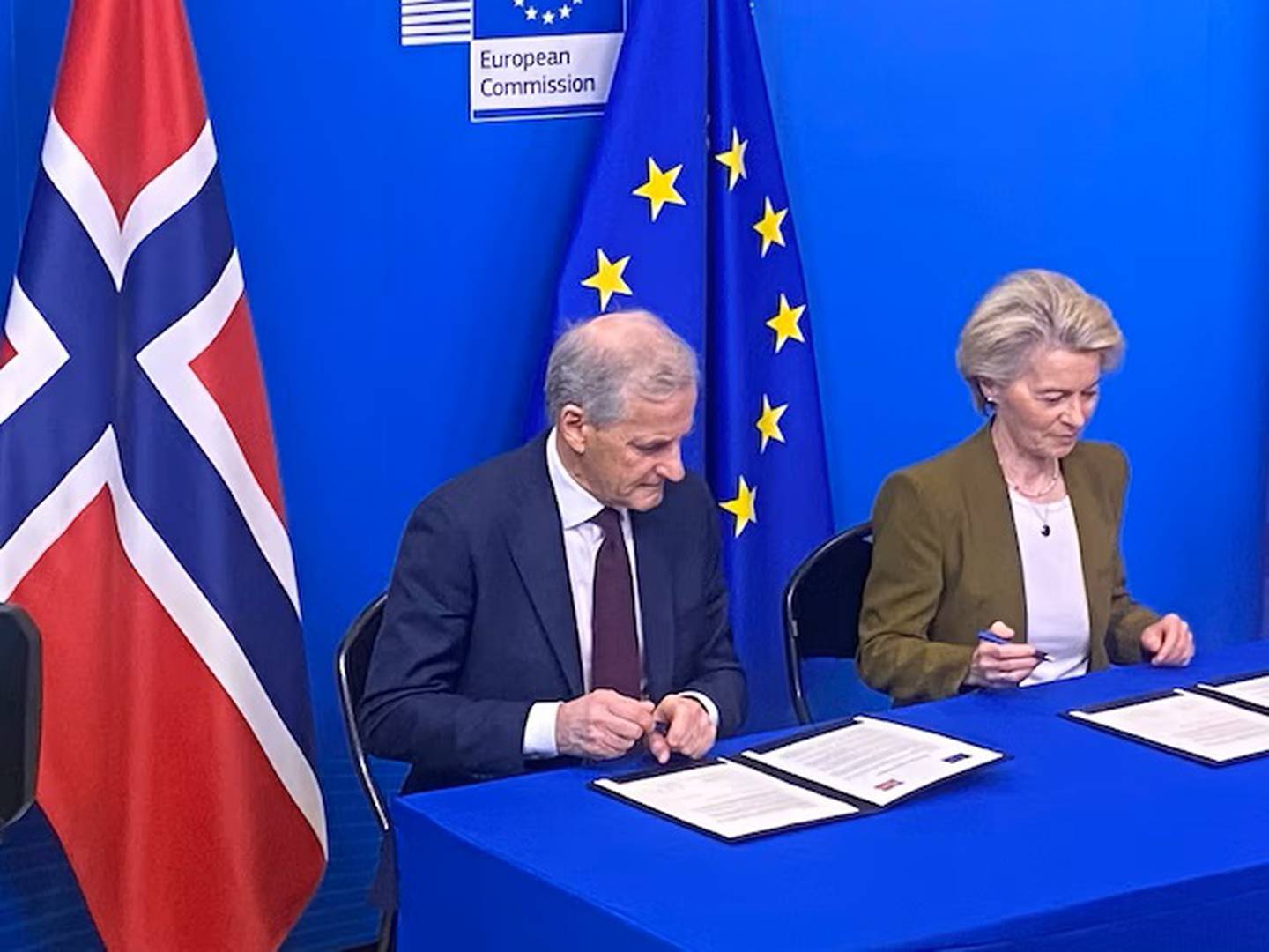Statsminister Jonas Gahr Støre og EU-kommisjonens president Ursula von der Leyen signerte den grønne alliansen mellom Norge og EU.