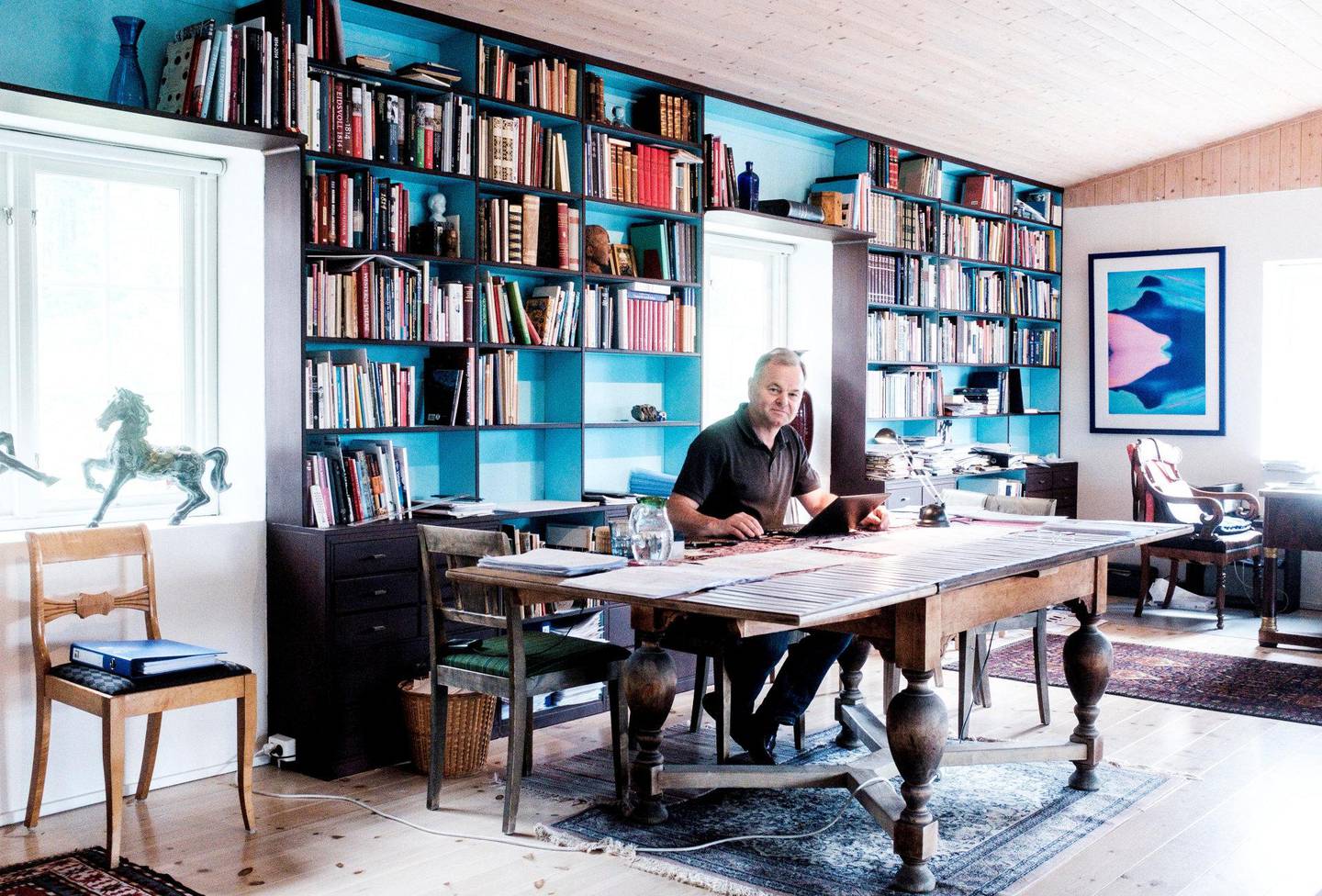 Etter år i toppen av politikken skal kulturmannen Olemic Thommessen dyrke den siden av seg mer. I boligen har han et digert skrivebord til egne formidlinger – og sin egen sal med scene i tilbygget, til bruk for oppsetninger.
