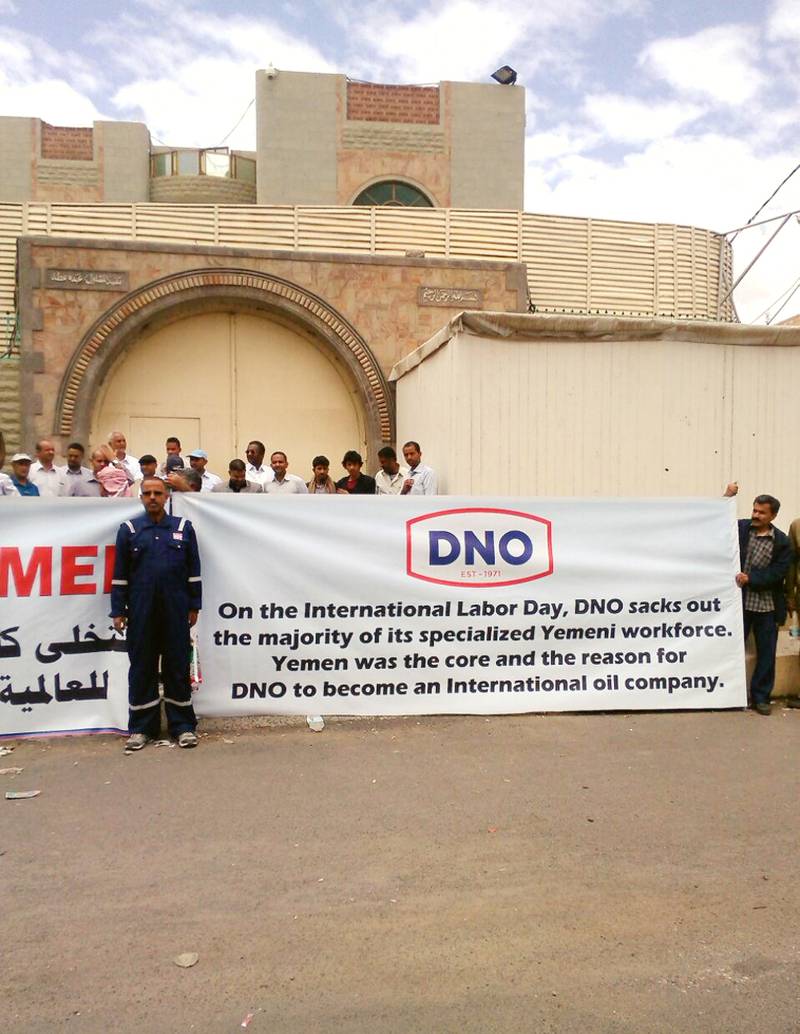 Ansatte demonstrerer mot DNO i Jemen. Fagforeningen mener selskapet brøt loven da nærmere 200 ansatte ble oppsagt i 2015. Arbeiderne fikk medhold i retten, men DNO har nå anket saken til Høyesterett.