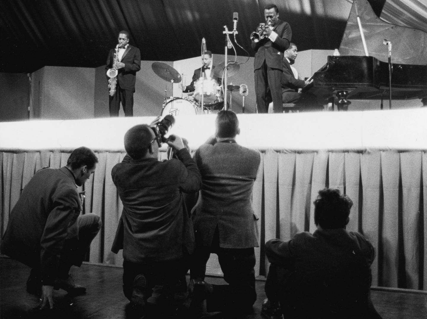 John Coltrane, Jimmy Cobb, Miles Davis, Wynton Kelly og Paul Chambers i Europa 1960. Foto: Franz Hubmann/Imagno/Getty Images/Sony Music