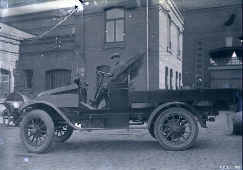 Elektriske lastebiler har vært i bruk i 100 år i Norge. Denne varianten ble fotografert i Hausmanns gate i Oslo i 1916.
