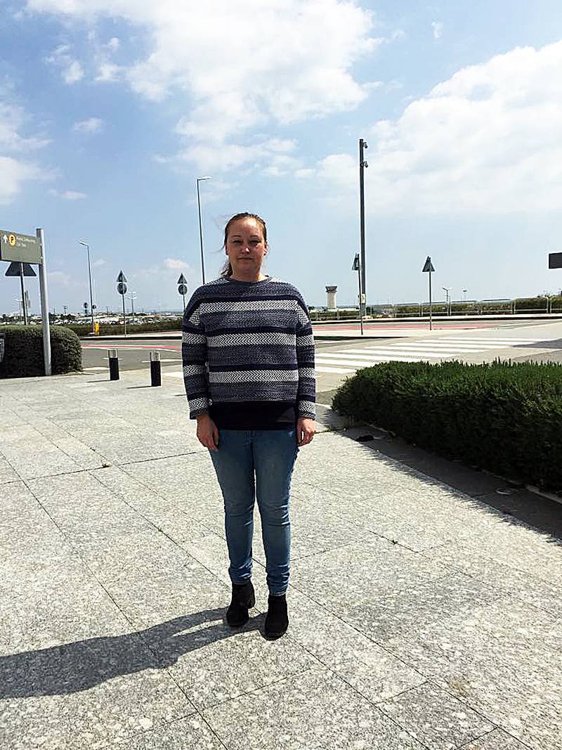 Tone Therese Paulsen på flyplassen i Larnaka. Foto: Privat