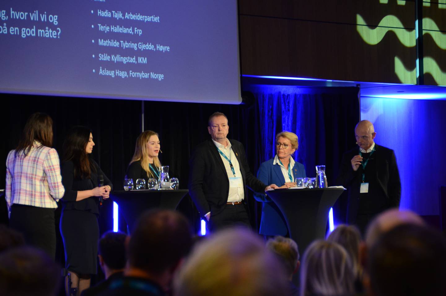 High Wind-konferansen ble avsluttet med paneldebatt med Hadia Tajik (Ap), Mathilde Tybring-Gjedde (H), Terje Halleland (Frp), Åslaug Haga i Fornybar Norge og IKM-gründer Ståle Kyllingstad.
