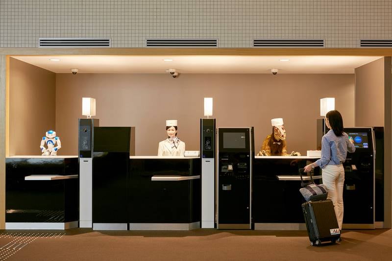 Robotene er framtidens hotellpersonale. Allerede nå kan du sjekke inn hos en av disse tre unike robotene på Henn na Hotel i Japan!  ALLE FOTO: © HUISTEN BOSCH