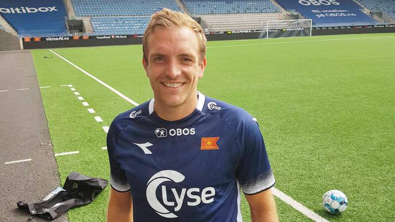 Kristoffer Løkberg var ett eneste stort smil etter sin første treningsøkt med Viking. Foto: Sebastian Mossestad.