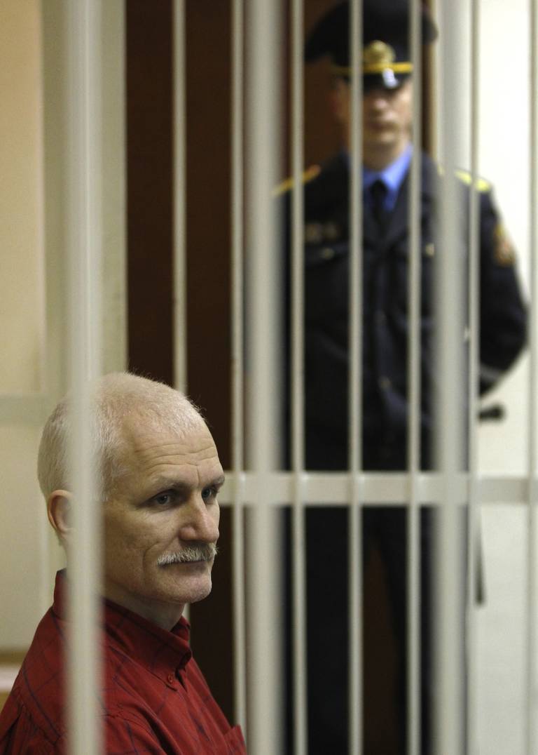 Ales Bialiatski er en av tre fredsprismottakere i 2022. Han sitter fengslet i Belarus.