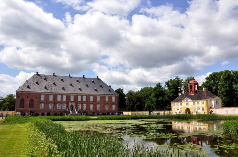 Valdemars slott på Tåsinge byr på grøss og gru i oktober. Og baronusselig idyll ellers. FOTO: VISIT DENMARK 
