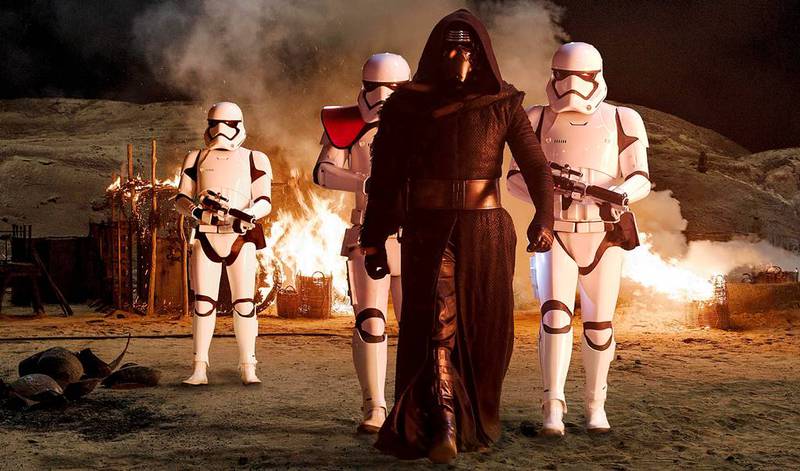 Kraften er tilbake i Star Wars-universet. I «The Force Awakens» må både nye og gamle helter kjempe mot mørkekreftene i The First Order. FOTO: LUCASFILM LTD/DISNEY