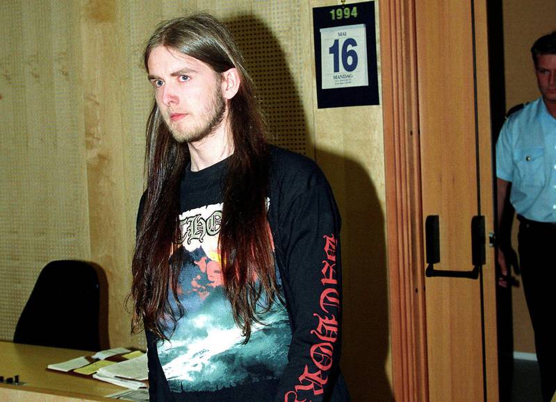 Varg Vikernes ved domsavsigelsen i 1994, ikledd genser med Bathory-motiv – bandet «Lords of Chaos»-regissør Jonas Åkerlund spilte i. FOTO: BJØRN SIGURDSØN/NTB SCANPIX