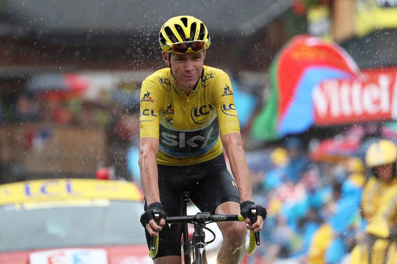 Sky-rytter Chris Froome sikret seg sin tredje sammenlagtseier i Tour de France da ingen prøvde å angripe han på årets siste klatreetappe. Foto: Kenzo Tribouillard / AFP.