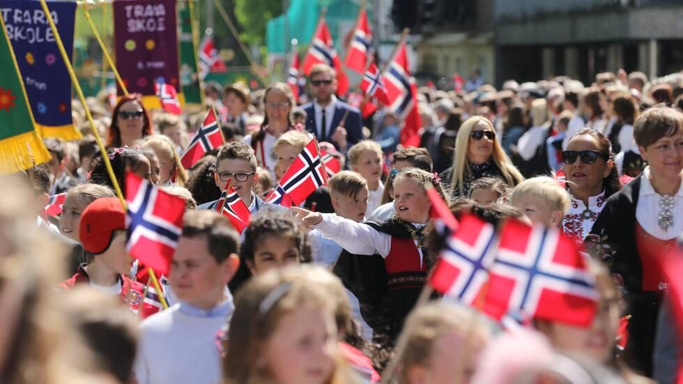 Hva roper du på 17. mai: "hipp, hipp hurra", eller "hipp, hipp heisann, hurra"? Hvis du er fra Fredrikstad, Volda, eller Larvik, er det nok det sistnevnte.