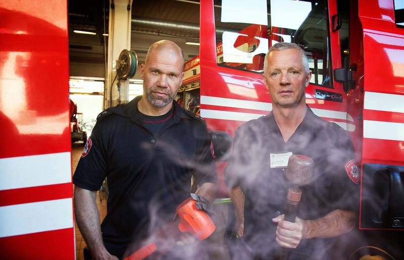 MANGE OPPDRAG: Røykdykkerleder Jan Tore Svingen (til venstre) og brannmester Bjørn Arnesen har vært på utallige utrykninger, hvor tørrkok har vært årsaken.