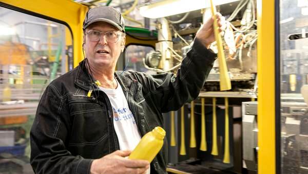 Oddmund har jobbet med plast i 44 år. Han tror ikke vi kan bli plastfrie på generasjoner