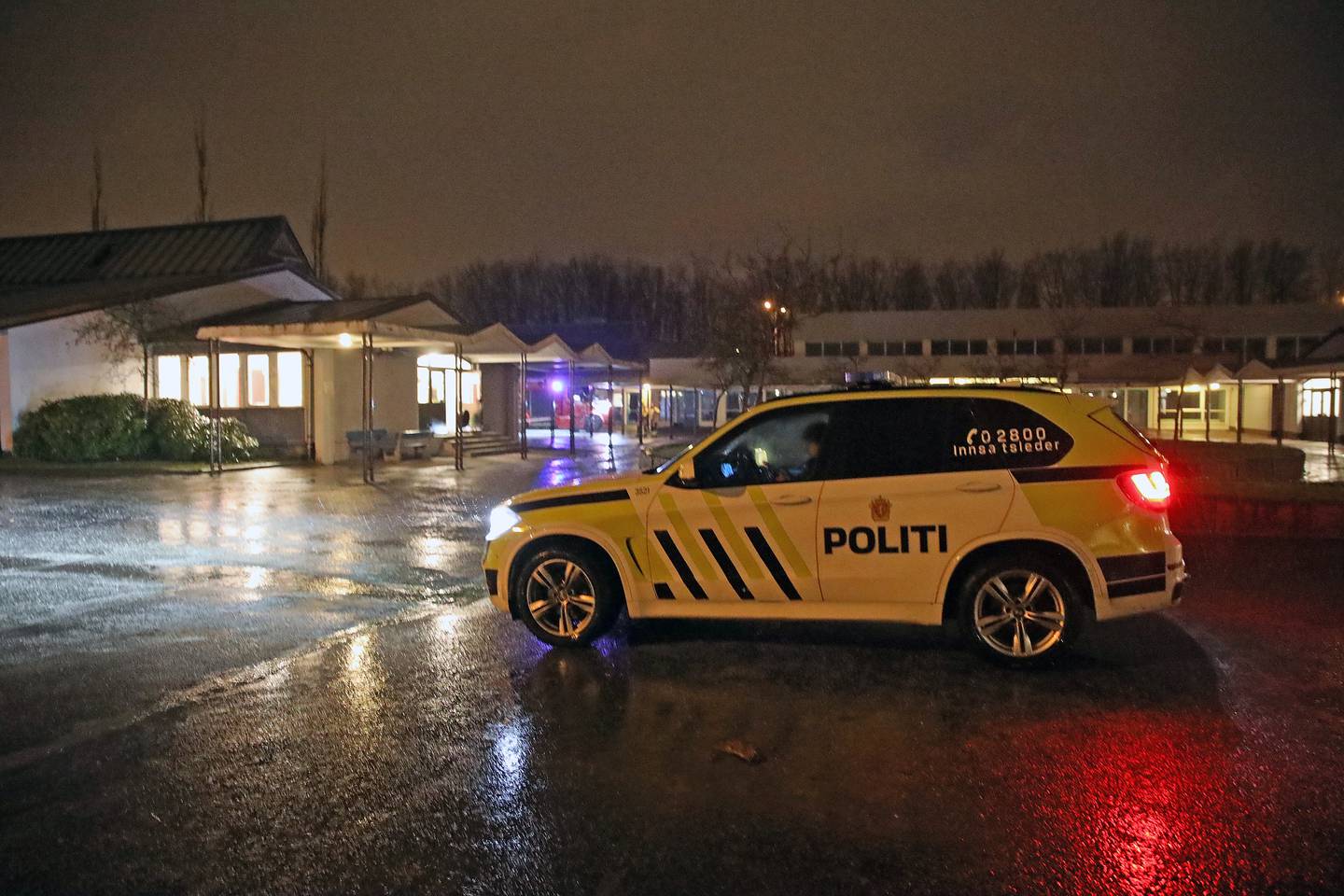 Politiet drev etterforskning på Ullandhaug skole natt til mandag. Det er mistanke om at brannen er påsatt.