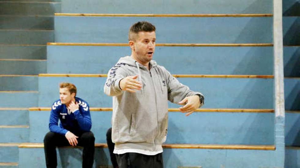 Dalibor Sedjak, trener for Sandnes HK, er godt i gang med forberedelser til debuten i Eliteserien. Ennå skal han ha inn tre-fire nye spillere. FOTO: PÅL KARSTENSEN