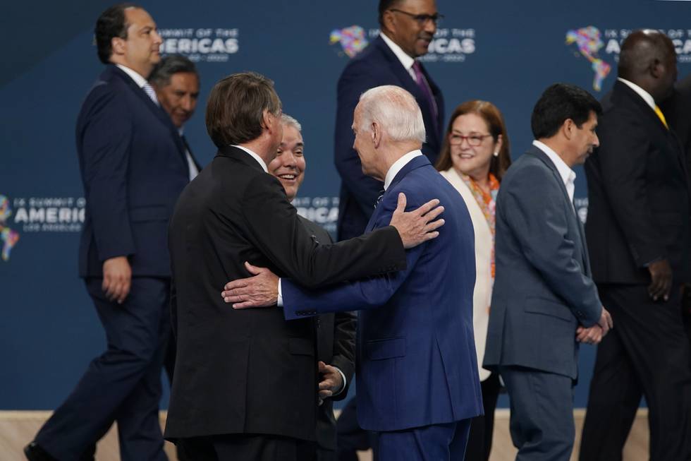 Jair Bolsonaro, som er en alliert av tidligere president Donald Trump, var imponert etter møtet med president Joe Biden under Amerika-toppmøtet i Los Angeles denne uka.
Foto: Evan Vucci / AP / NTB