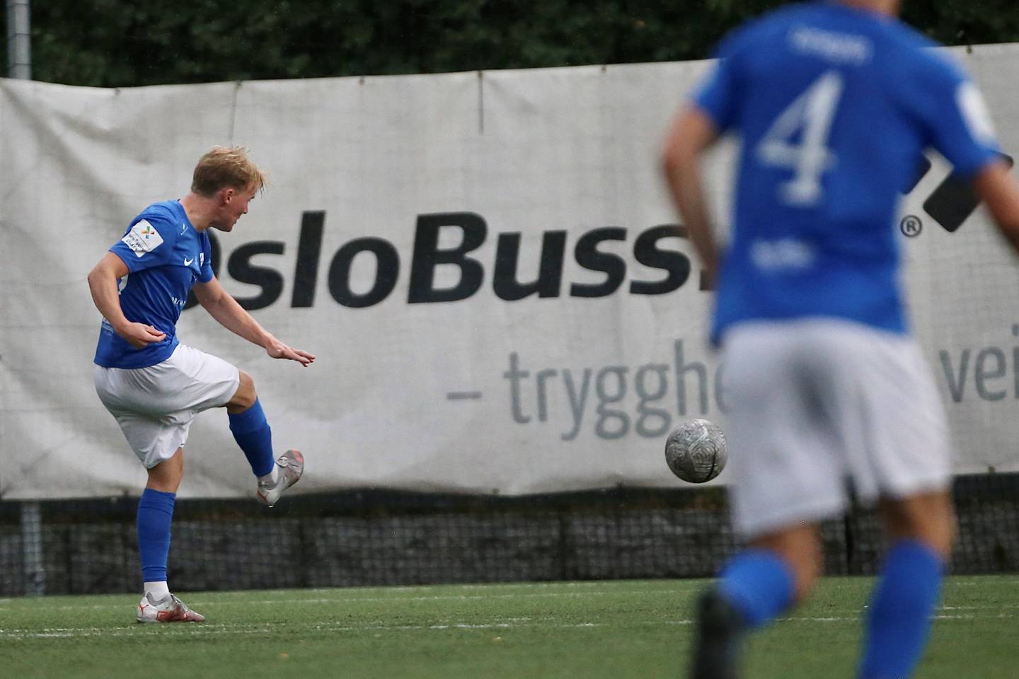 Kjelsås-spiss Filip Larsen Gripsgård smeller inn 2-0.
