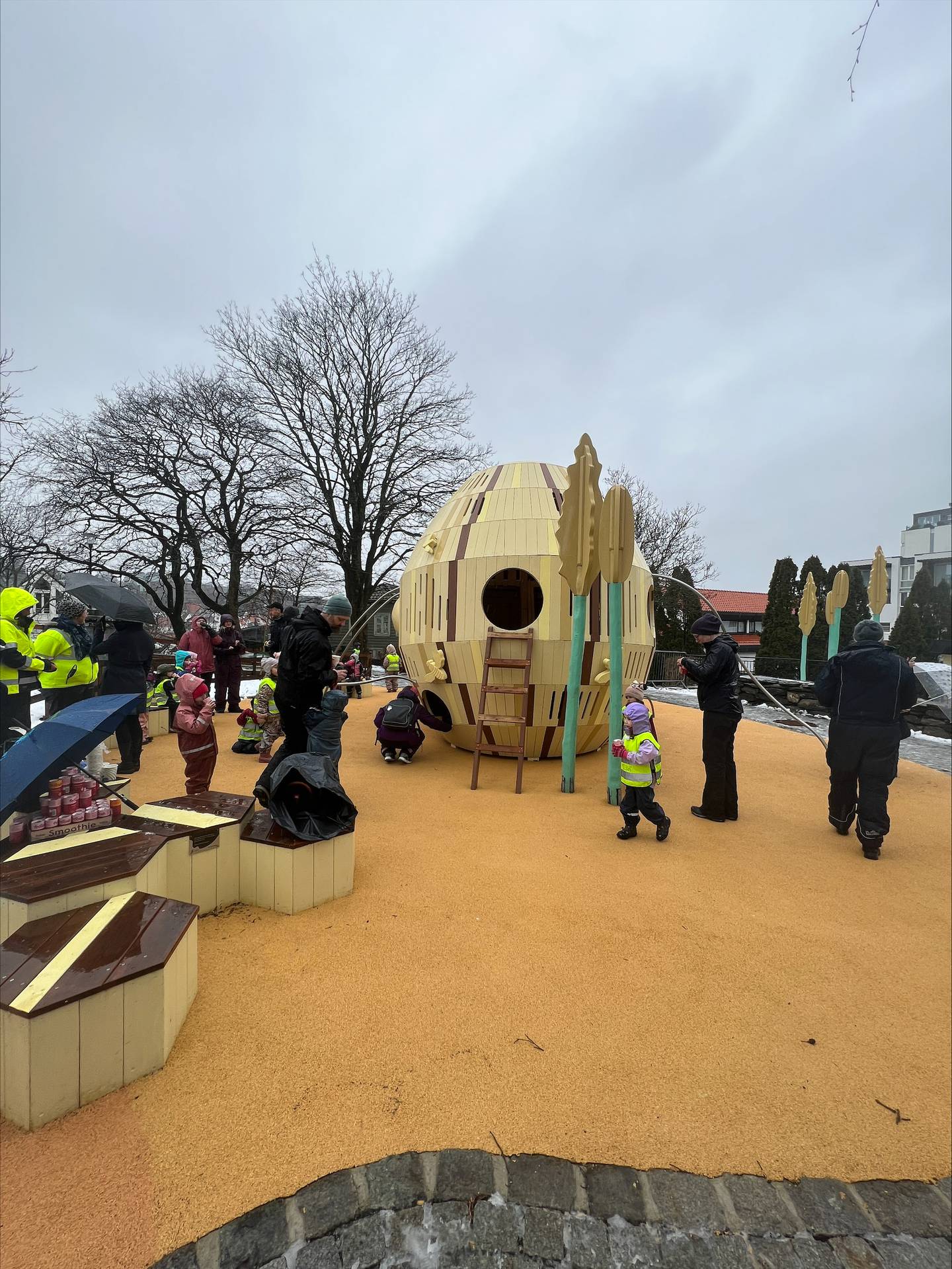 Ordføreren er sikker på at både liten og stor kommer til å kose seg på den nye lekeplassen i Stavanger sentrum.