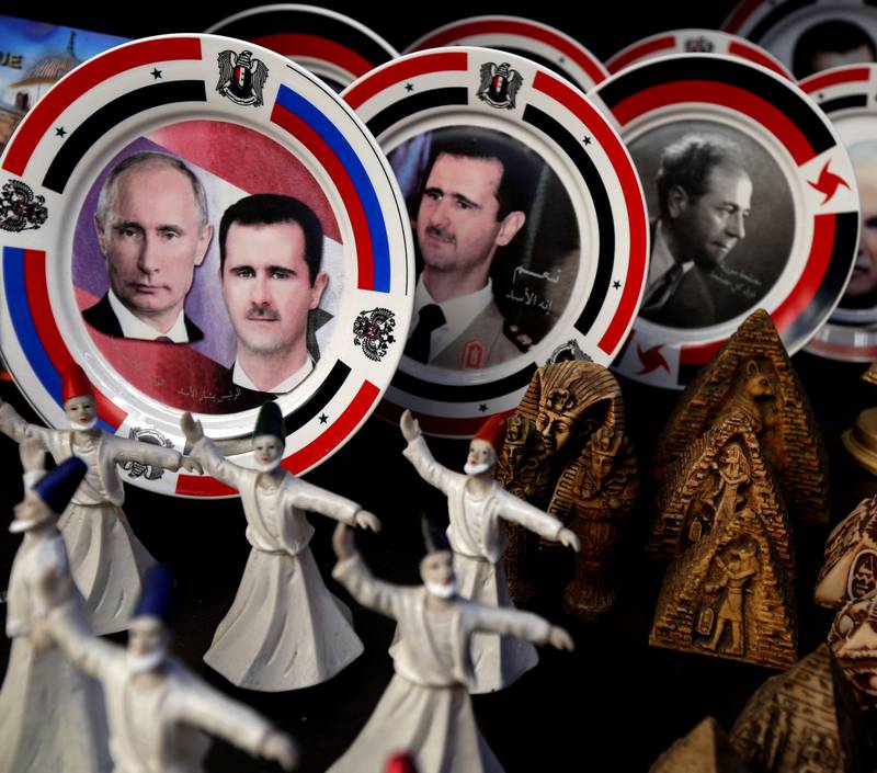 Portretter av Assad og Putin på porselen er å få kjøpt i Damaskus. Russlands engasjement dominerer i Syria-krigen. FOTO: NTB SCANPIX