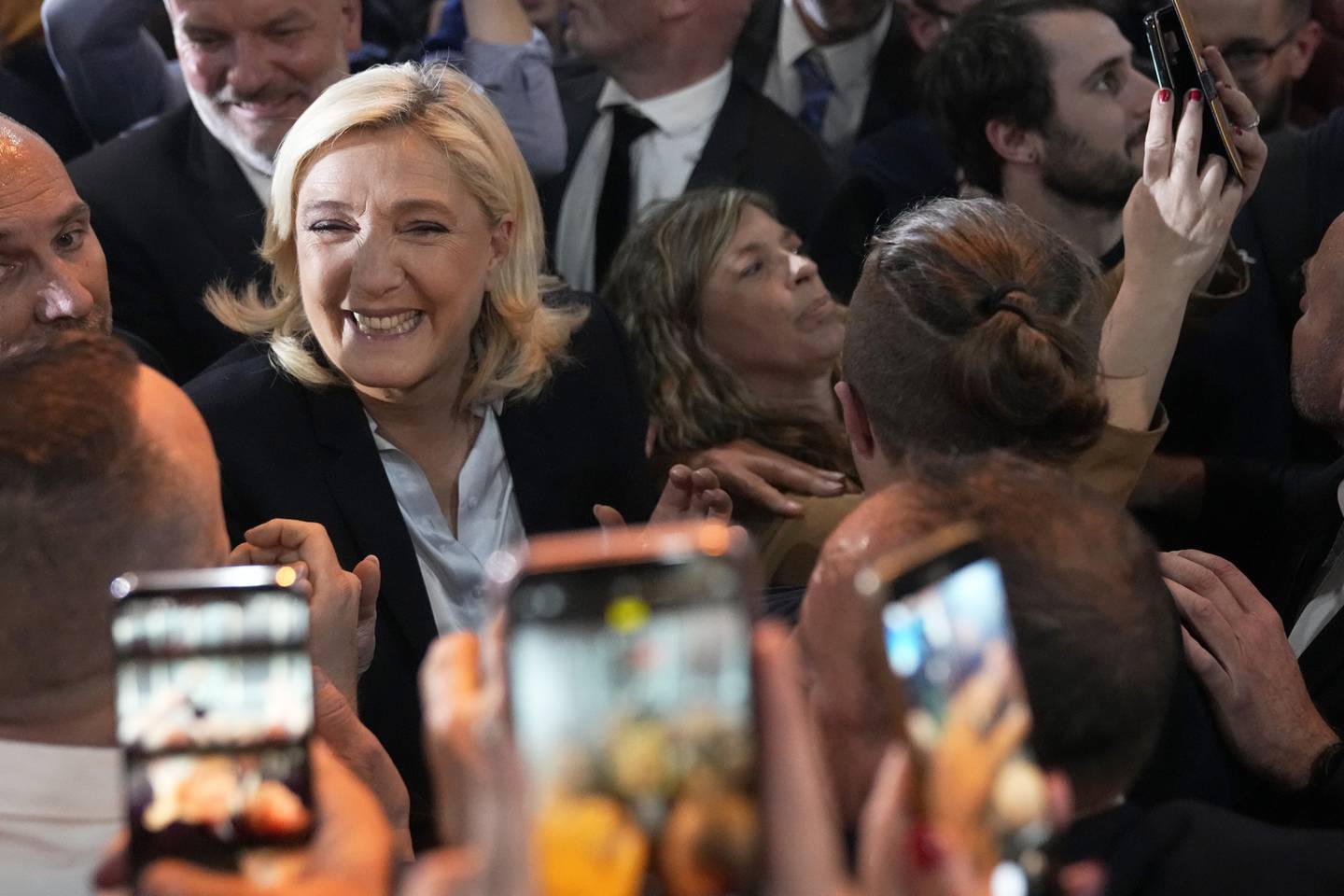 Marine Le Pen fortsatte valgkampen i Aras i Nord-Frankrike torsdag.