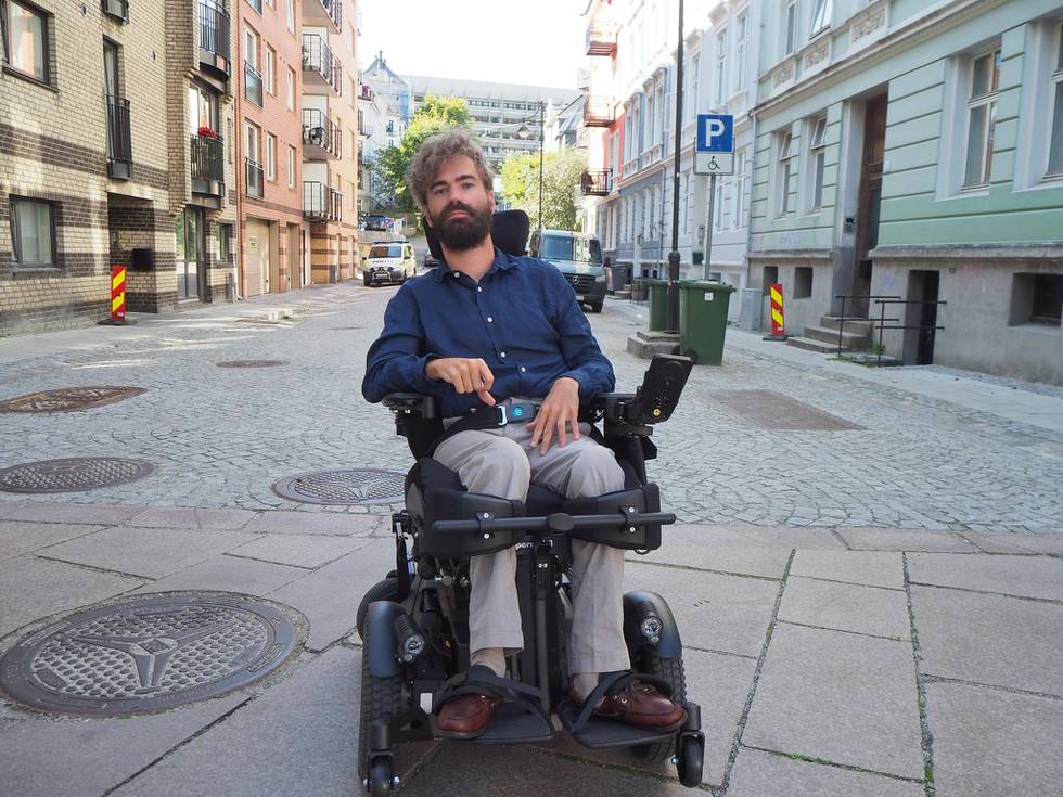 Alexander Petersen (28) reagerer på at politikk om funksjonshemmede regnes som en del av helse- og omsorgssektoren, og ikke likestillingspolitikken.