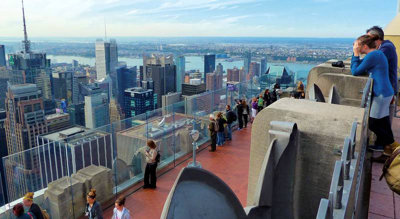 Det er god utsikt over storbyen fra toppen av Rockefeller Center.