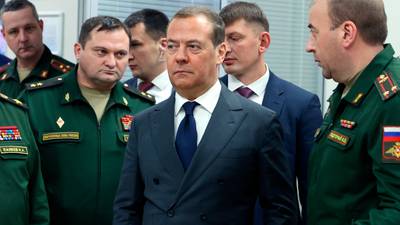 Medvedev spår «kollaps» hvis Russland taper krigen