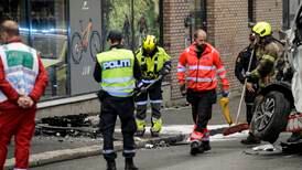 Bil kjørte inn i husvegg i Oslo – to personer skadd