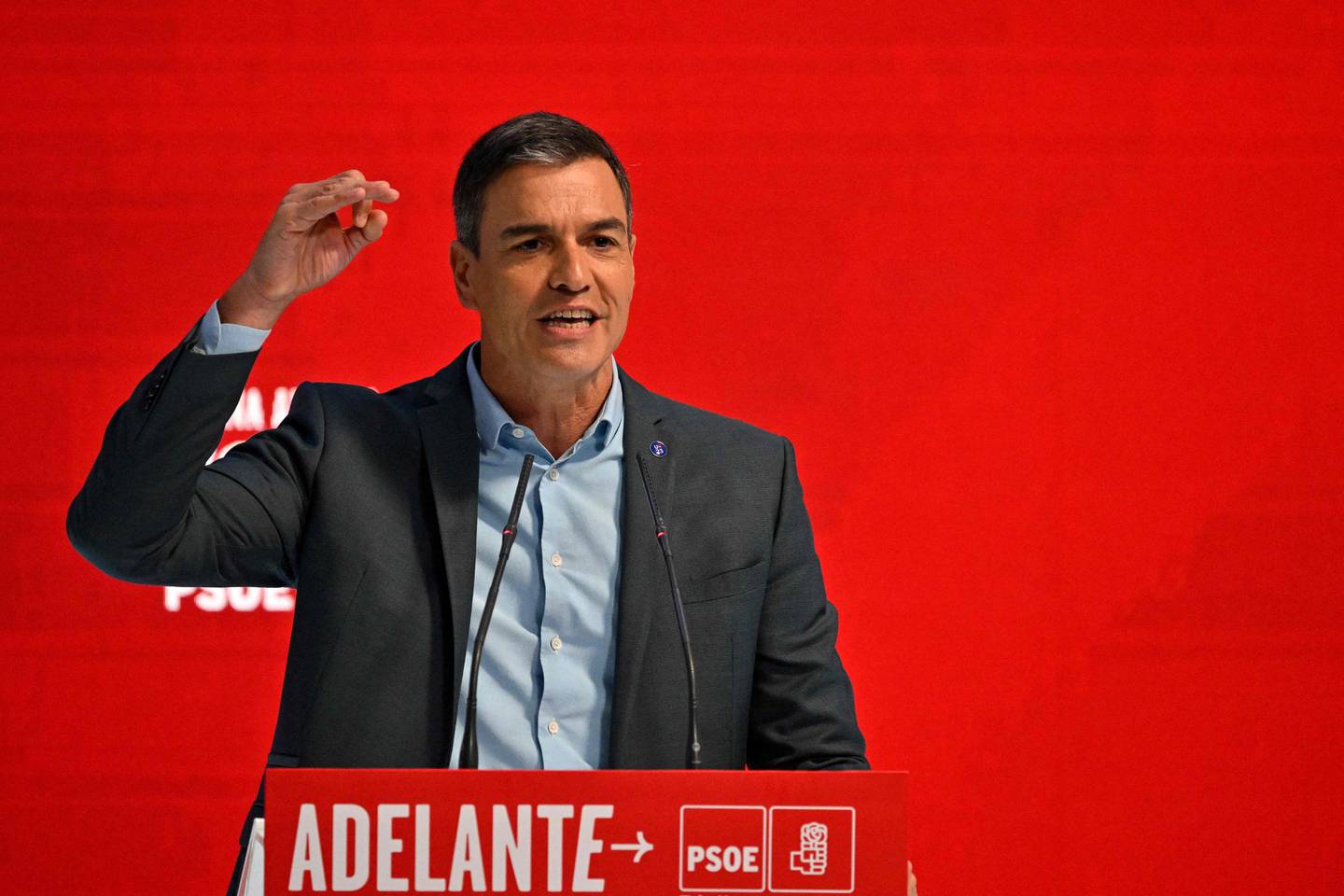 Spanias statsminister Pedro Sanchez og sosialistpartiet PSOE ligger bak høyrepartiet PP på målingene.