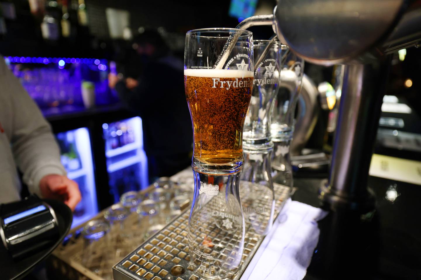 Servitørar og bartenderar er yrkesgruppene med flest koronasmitta. Foto: Ørn E. Borgen / NTB / NPK