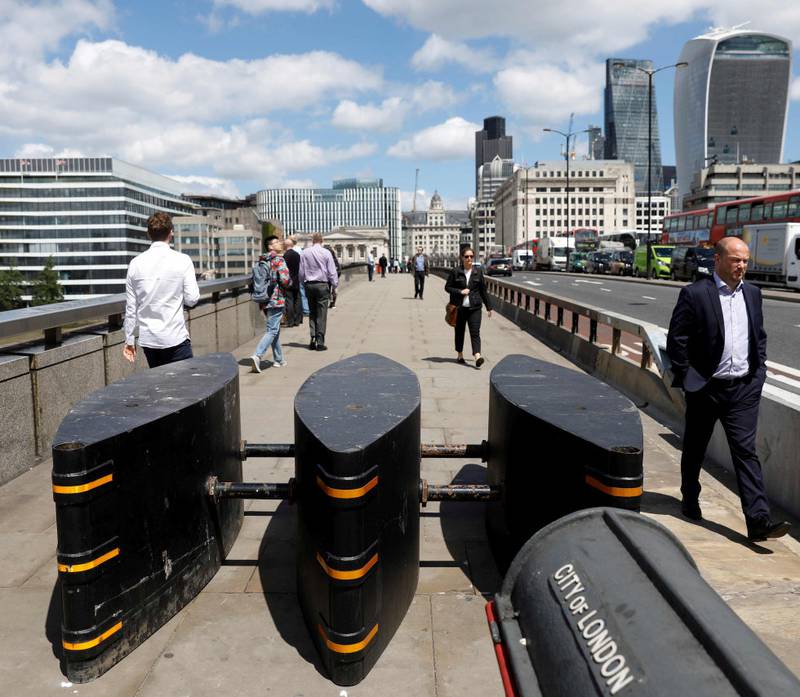 London Bridge i London har fått nye barrierer etter flere terrorangrep det siste året. 