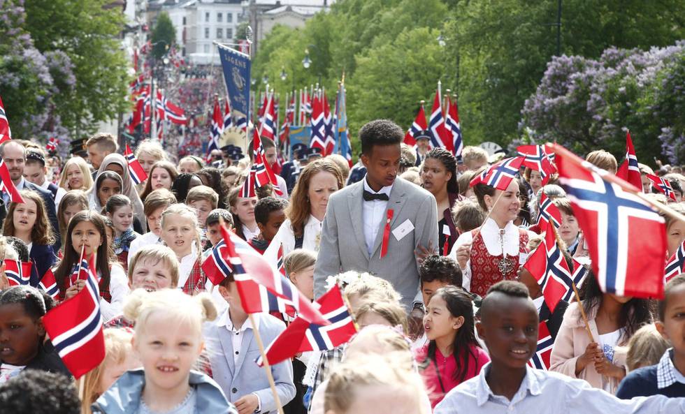 Oslo  20180517.
Kongefamilien hilser barnetoget i Oslo fra Slottsbalkongen 17. mai
Foto: Terje Pedersen / NTB scanpix