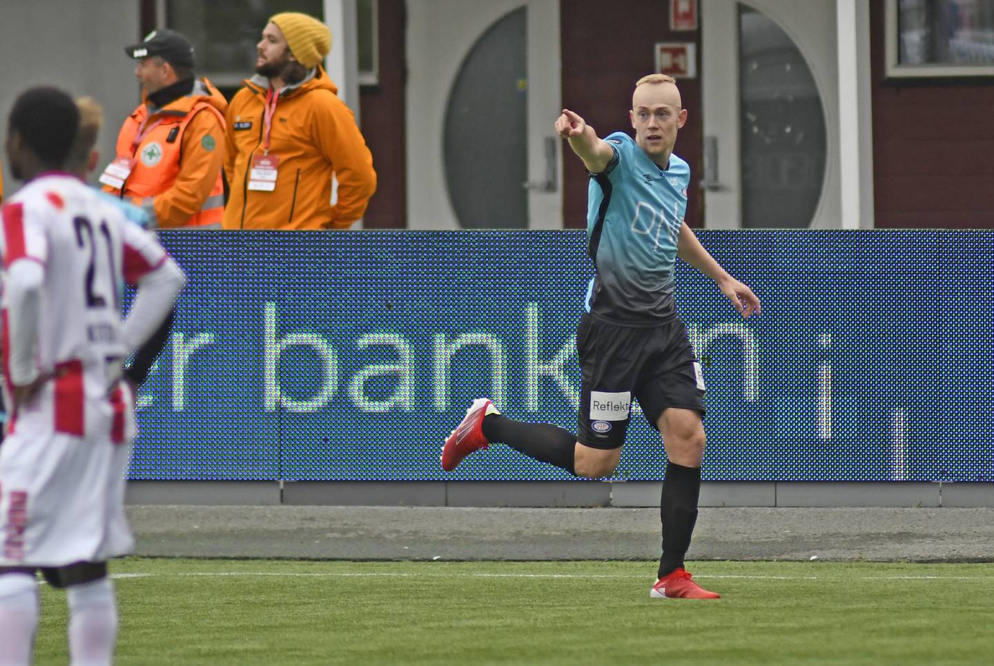 Henrik Bjørdal utlignet for Vålerenga ti minutter etter at bortelaget slapp inn kampens første scoring. Foto: