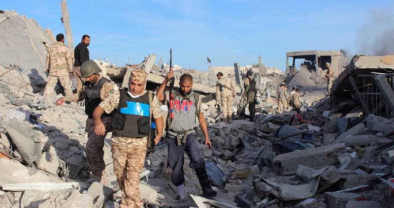 Store deler av befolkningen har flyktet fra Sirte, som ligger i ruiner etter tidligere kamper i byen. 