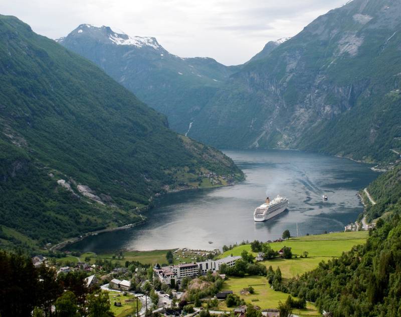 GEIRANGERFJORDEN: Norge har flere steder på                UNESCOs verdensarvliste. De er reisemål. I andre deler av verden, har verdensarven vært krigsmål.Strafferettdomstolen i Haag tar nå opp slike saker. FOTO: PAUL KLEIVEN, SCANPIX