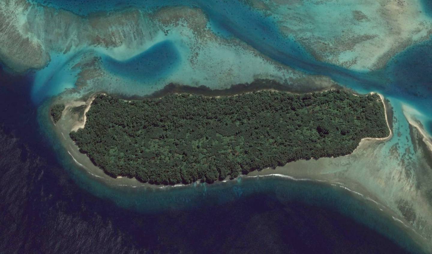 Mellom 1884 og 1919 hadde Tyskland flere kolonier i Stillehavet. Det var på den vesle øya Kabakon, i Bismarckarkipelaget utenfor kysten av det som i dag er Papua Ny Guinea, at Engelhardt fant sitt paradis.