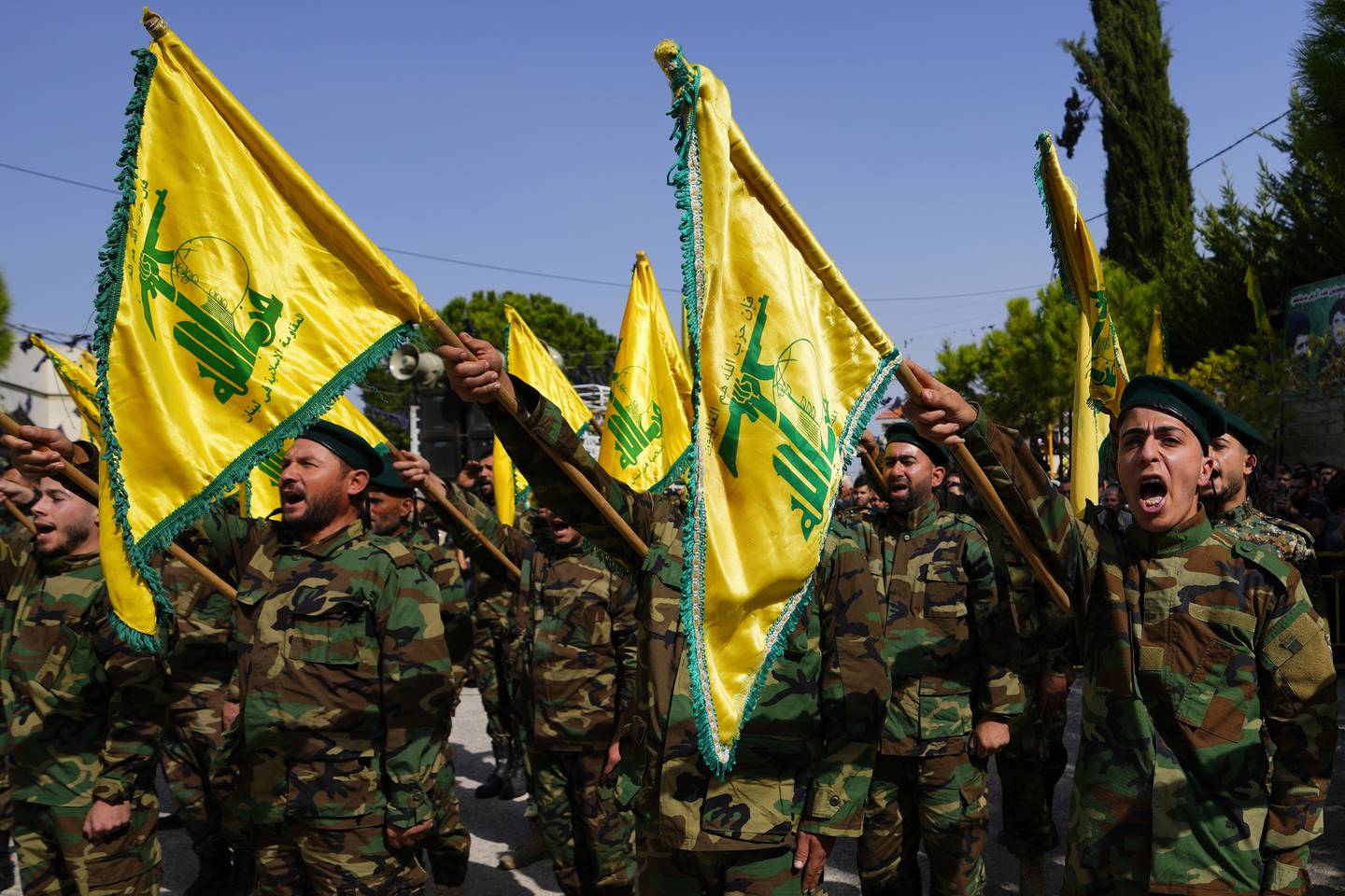 Hizbollah-militsen i Libanon har opptil 100.000 menn under våpen. Mange av dem er topptrente og har lang kamperfaring, blant annet fra krigen i Syria.