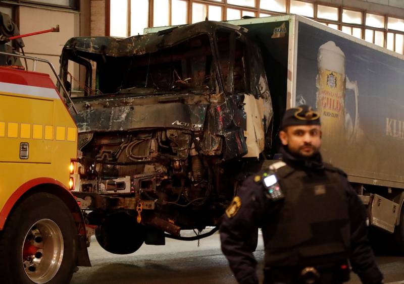 En 39 år gammel usbeker er mistenkt for å ha kapret denne lastebilen, som drepte fire mennesker i Stockholm på fredag. 
