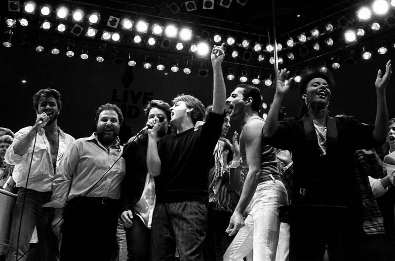 Freddie Mercury sammen med George Michael, Bono, Paul McCartney og alle de andre på Live Aid på Wembley i 1985.