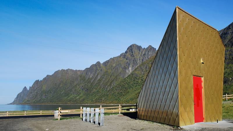 «Gulldassen» på Ersfjordstrand på Senja er for lengst blitt et landemerke. Arkitekt: Tupelo arkitektur.