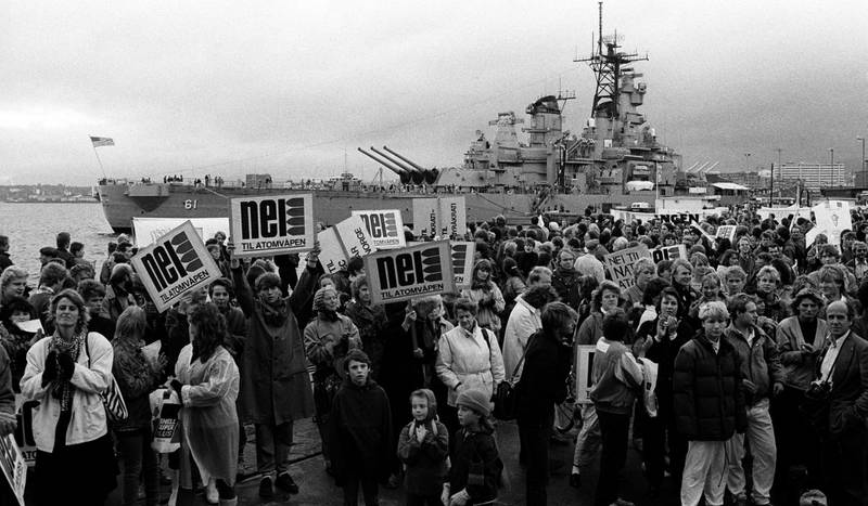 USS IOWA: Frykten for at USS Iowa hadde atomvåpen ombord, da det                 besøkte Oslo i 1985, førte til store demonstrasjoner. FOTO: Henrik Laurvik/NTB SCANPIX