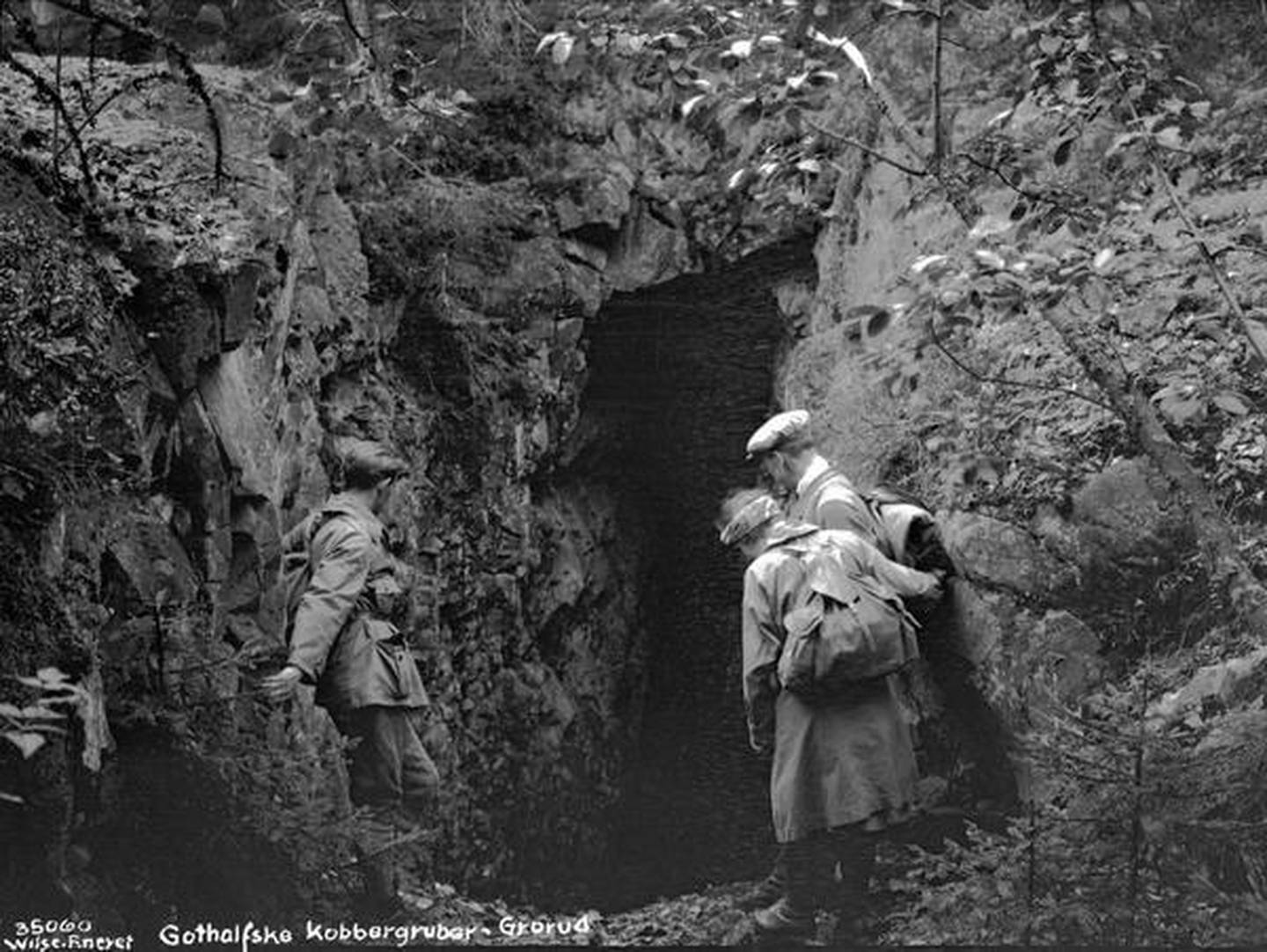 En av gruvene ovenfor Grorud som Huken steinbrudd seinere har utslettet. Bildet er fra 1928.