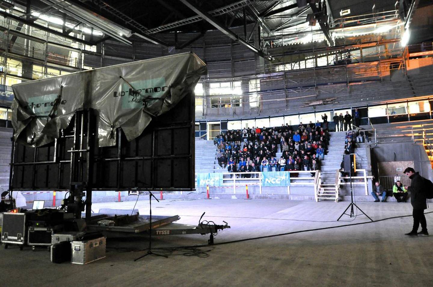 VIF-kamp på storskjerm i nye Jordal Amfi torsdag. Alle foto: Jørn H. Skjærpe